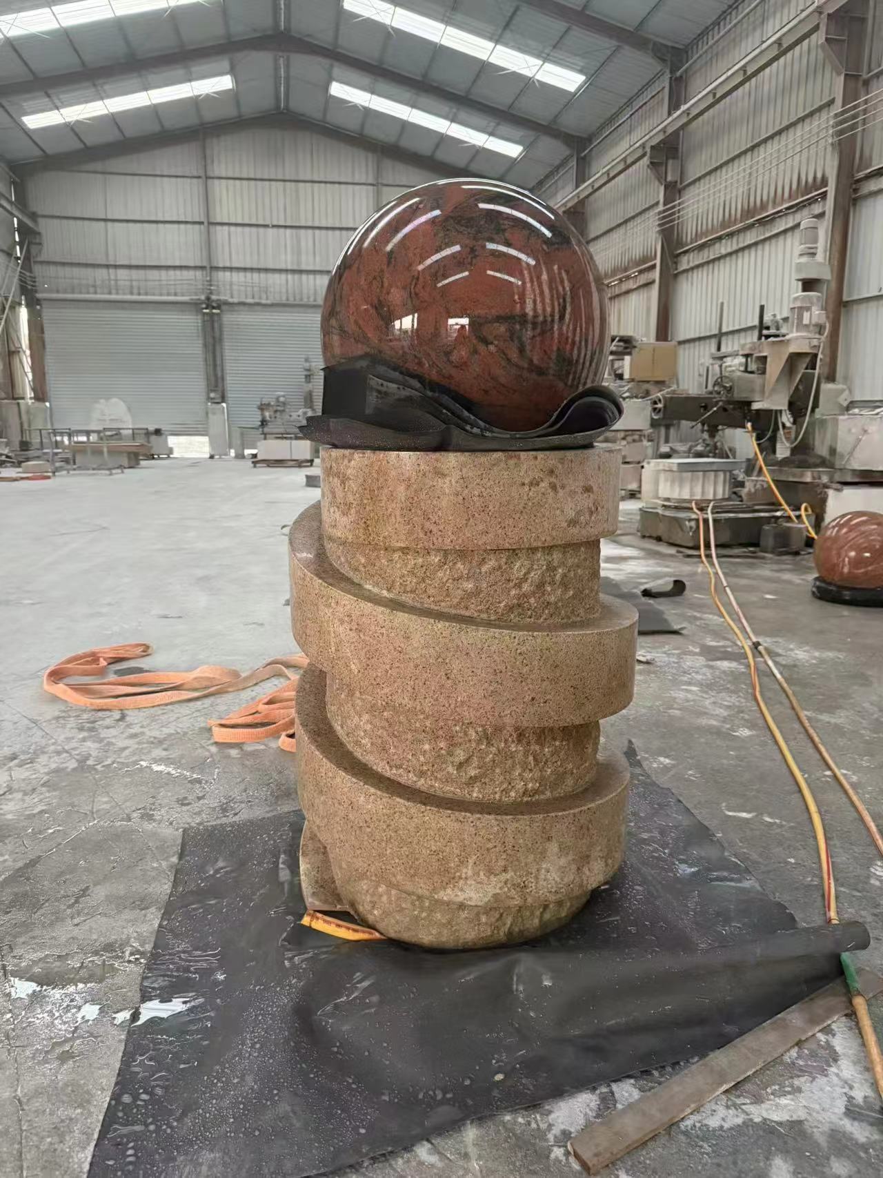 La fontaine de balle a été emballée et expédiée aux États-Unis