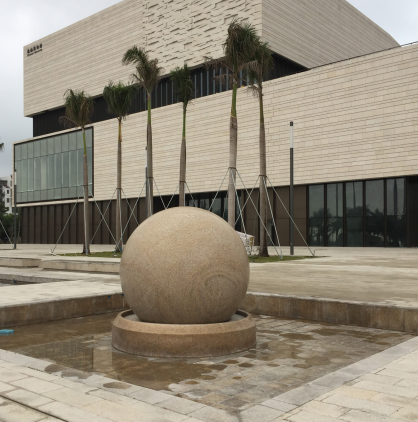 La sculpture en pierre de Xingyan crée la plus grande boule de feng shui en Chine continentale à Zhuhai
