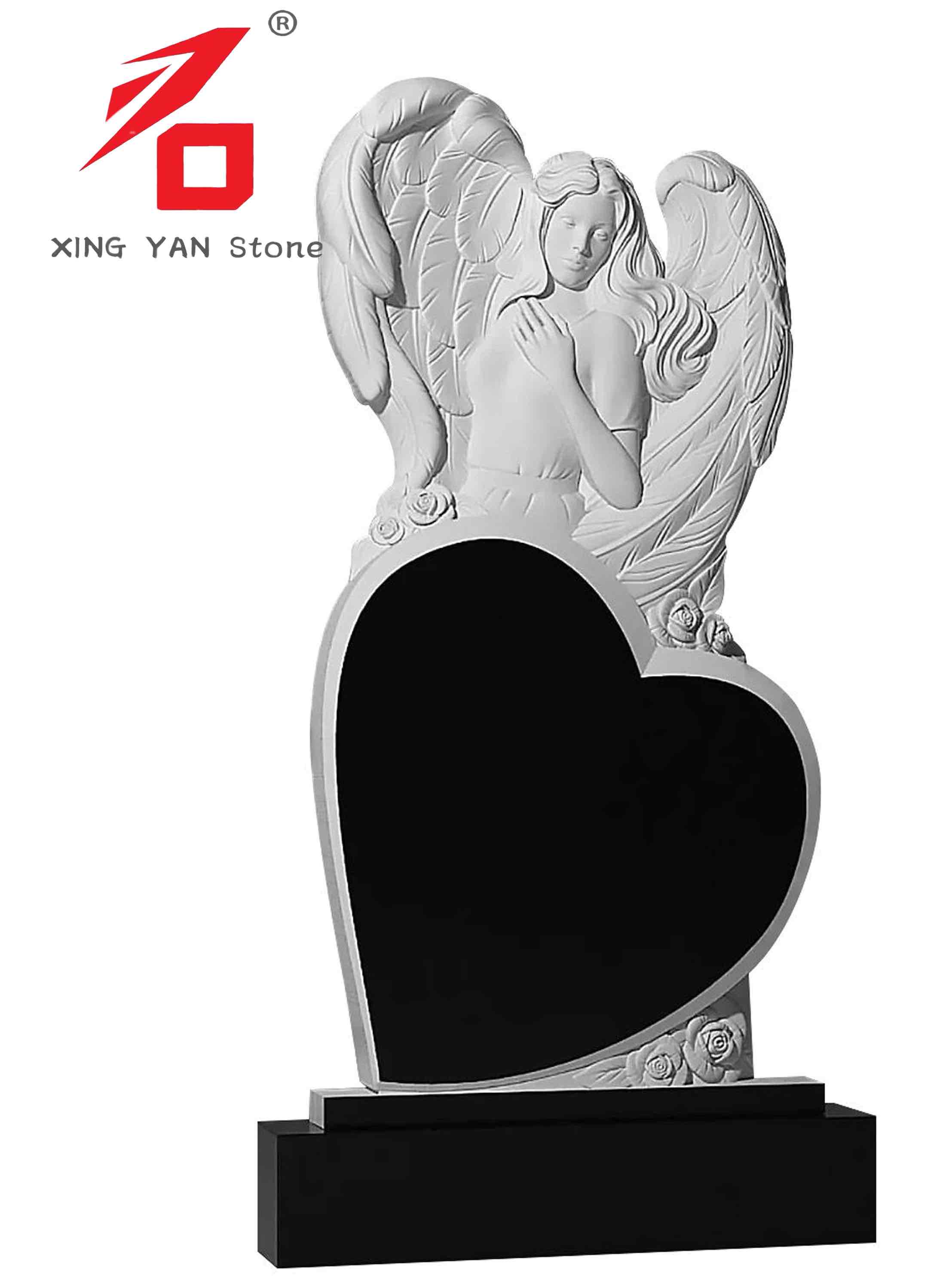 Monument debout au cœur de l'ange de granit noir
