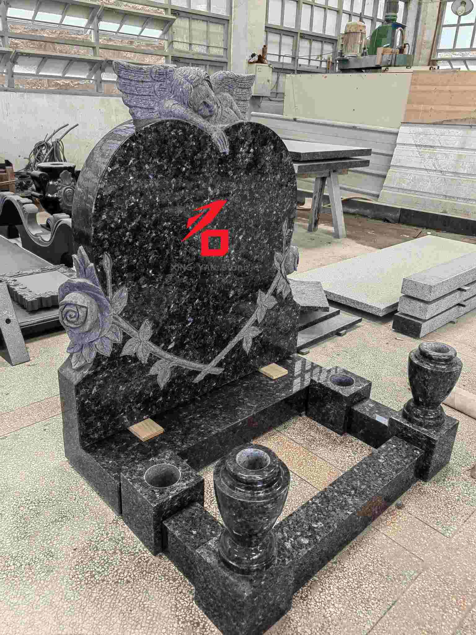 Pierre tombale commémorative d'ange en forme de coeur en granit bleu perle