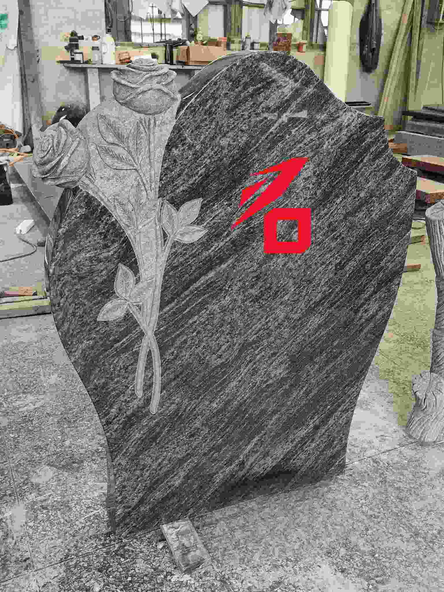 Pierre tombale commémorative en forme de rose en forme de cœur