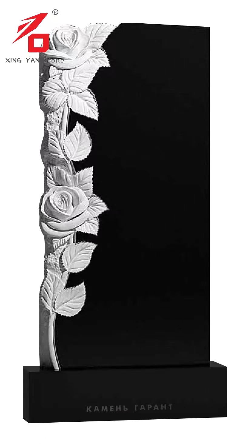 Monument sculpté de roses en noir
