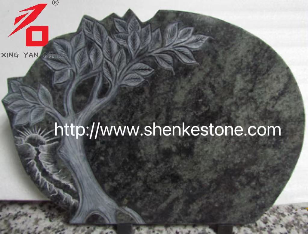 Plaque commémorative sur arbre sculpté en granit vert spécial